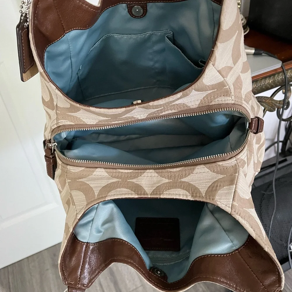 Coach canvas shoulder and hand bag - Picture 8 of 10